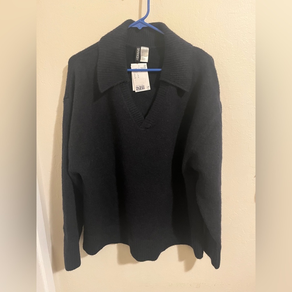 H&M Divided navy blue Knit Sweater size L